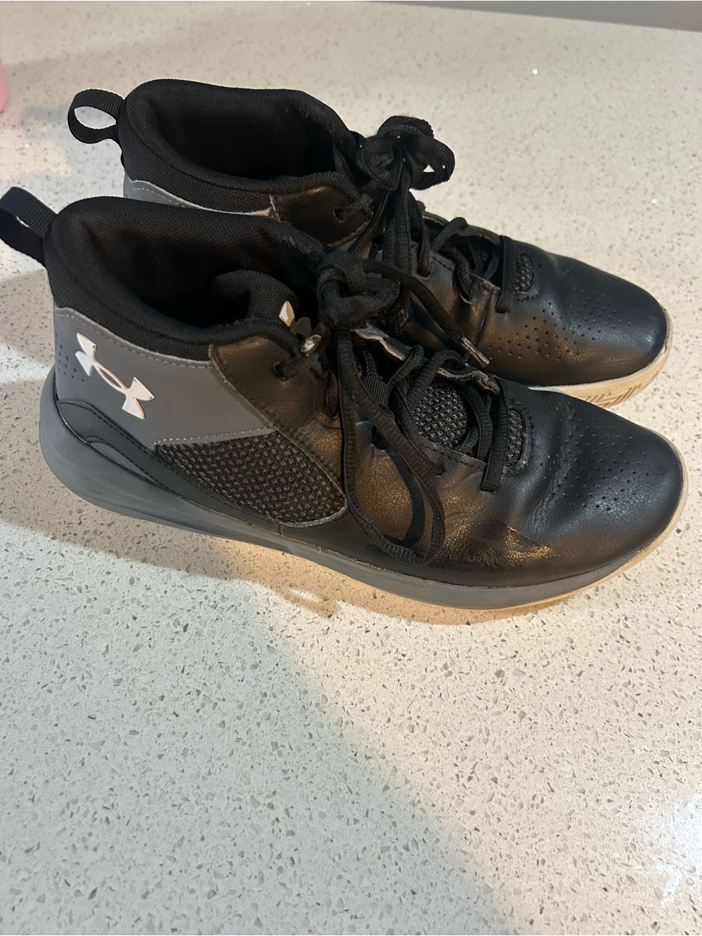 Under Armour Kids Basketball Shoes Black/Gray Youth Size 6Y Mid Top Sneakers